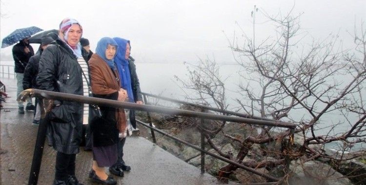 Zonguldak'ta batan geminin kayıp 7 personelinin yakınları bekleyişlerini sürdürüyor