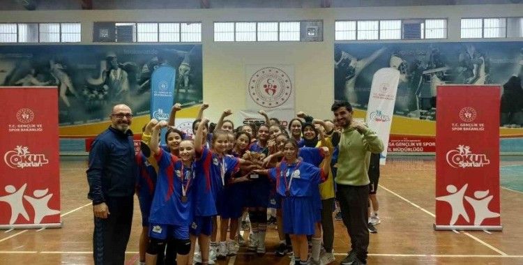 Manisa’da okul sporları küçükler hentbol müsabakaları sona erdi
