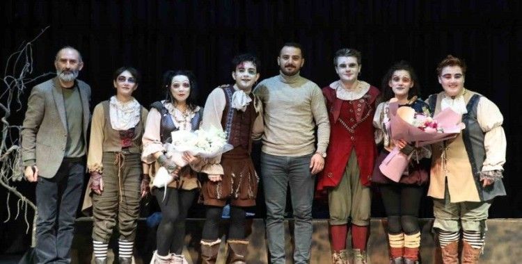 Gemlik’te tiyatro gösterimlerine yoğun ilgi
