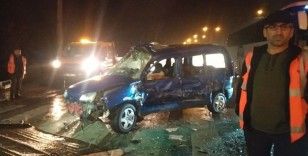 Yolcu otobüsüyle çarpışan ticari araç sürücü ağır yaralandı
