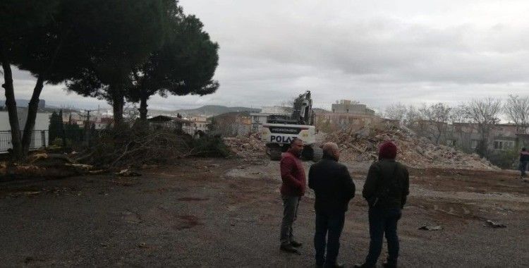 Aliağa’da 55 yıllık Namık Kemal İlkokulu yıkıldı
