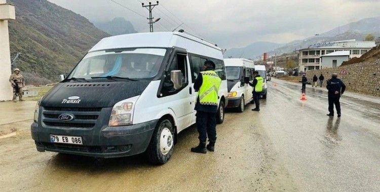 Şemdinli’de servis araçları denetlendi
