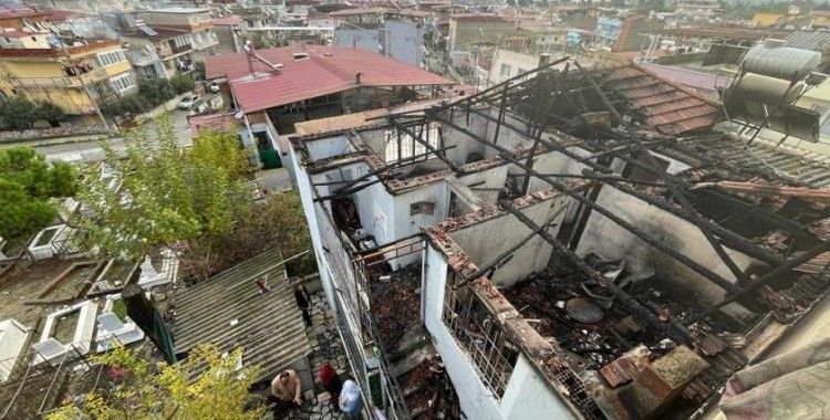 Söke’deki yangında bir ev tamamen kül oldu