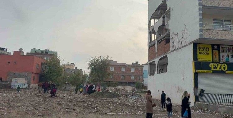 Deprem değil, yıkım ekibi mağdur etti, mağdurlar muhatap arıyor
