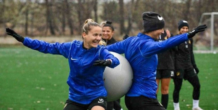 Ankara Büyükşehir Belediyesi FOMGET Spor Kulübü’nde futbolculardan taraftarlara çağrı
