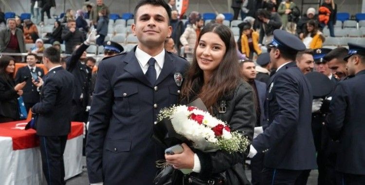 461 polisin mezun olduğu mezuniyette evlilik teklifleri peş peşe geldi
