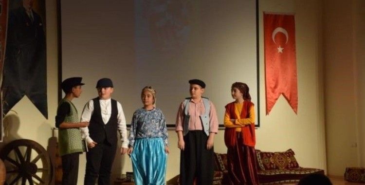 Tiyatro gösterisi büyük beğeni topladı
