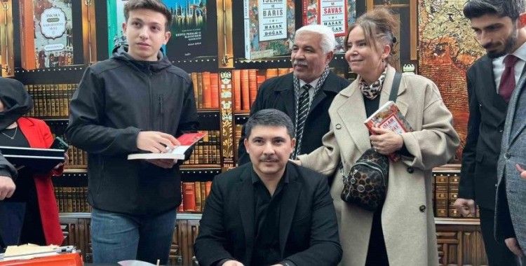 Cumhurbaşkanı Özel Kalem Müdürü Doğan okurlarla bir araya geldi
