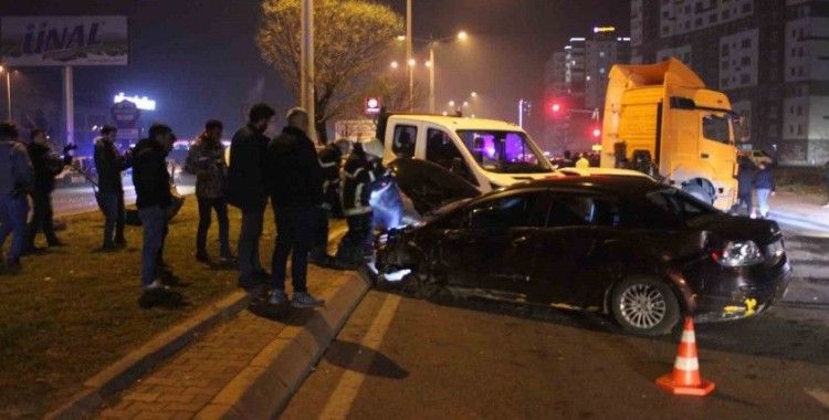 Araçlar karşı yola geçti, ortalık savaş alanına döndü: 1 yaralı
