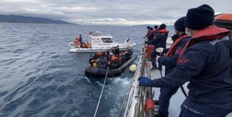 Ayvacık açıklarında 66 kaçak göçmen yakalandı
