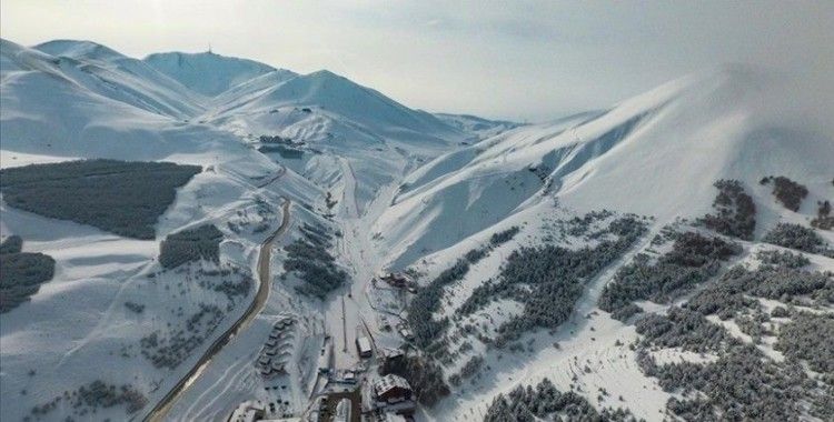 Kayak merkezlerinde en fazla kar kalınlığı 114 santimetreyle Palandöken'de ölçüldü