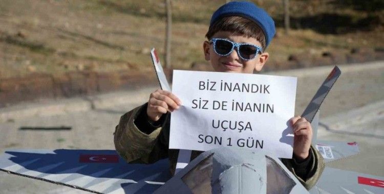 TEKNOFEST’te gördü, milli muharip uçağı KAAN’ın maketini yaptı: Tek hayali pilot olmak
