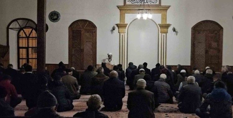 Sındırgı’da vatandaşlar yeni yılın ilk sabah namazında buluştu
