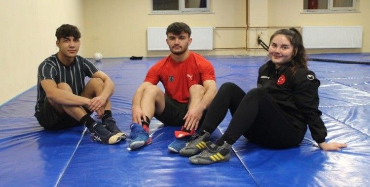 Bayburt’tan yürekleri ısıtan dostluk örneği: Aynı üniversiteyi aynı bölümü kazanıp aynı spor branşına gönül verdiler
