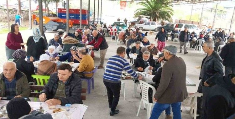 Şinasi öğretmen, 19 yıl görev yaptığı köyde unutulmadı
