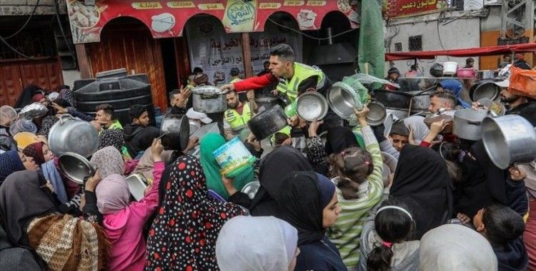 Gazze'de binlerce Filistinli gıda sıkıntısı nedeniyle 'tek lokma yemeden' günler geçiriyor