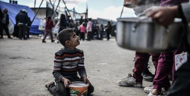 Gazze'deki Nasır Tıp Kompleksi yakınında su, yiyecek ve ilaçtan yoksun 30 bin kişi bulunuyor