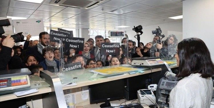 Bakan Göktaş, Gazze için hazırlanan kartpostalları öğrencilerle BM'ye gönderdi