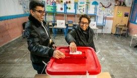 Tunus'ta Bölgesel ve Yerel Ulusal Konseyi ikinci tur seçimleri için halk sandık başında