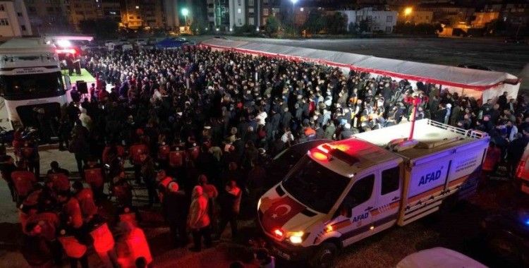 Depremde bin 10 kişinin öldüğü Osmaniye’de acı anma
