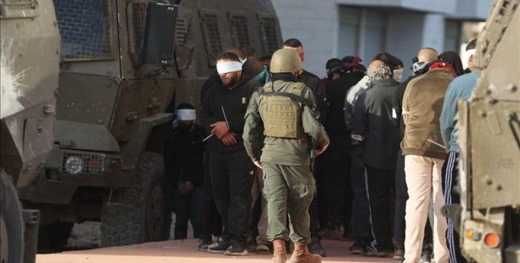İsrail güçleri, Batı Şeria’daki baskınlarda birçok Filistinliyi gözaltına aldı ve yaraladı