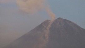 Endonezya'daki Semeru Yanardağı patladı
