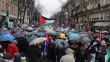 Paris'te yağmura rağmen Gazze için yürüyüş düzenlendi