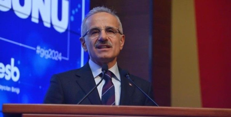 Bakan Uraloğlu: 'Günlük internet kullanım süresi, dünyada 6 saat 40 dakika iken ülkemizde bu rakam 6 saat 50 dakika'