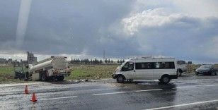 Midyat'ta tanker ile minibüs çarpıştı: 9 yaralı