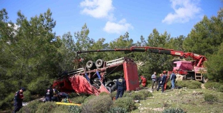 Seydikemer’de kamyonda sıkışan sürücü hayatını kaybetti
