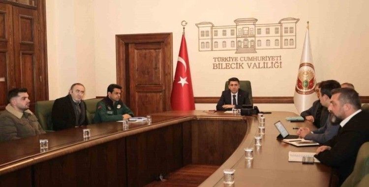 Yoğun yağışların ardından taşan Karasu Deresi için toplandılar