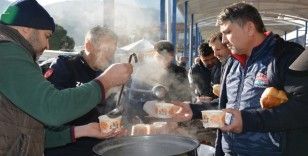 Babadağ Belediyesi geleneksel çorba hayrıyla esnafın içini ısıttı
