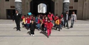 Şahinbey Belediyesi Sarıkayalı çocuklara unutamayacakları bir gün yaşattı
