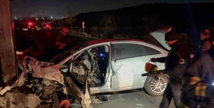 Eskişehir’de feci kaza: 190 kilometre hızla direğe çarpan otomobilin sürücüsü hayatını kaybetti
