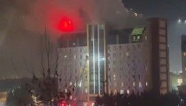 Esenyurt’ta 11 katlı rezidansta korkutan yangın: Mahsur kalan 40 kişi itfaiye ekiplerince kurtarıldı
