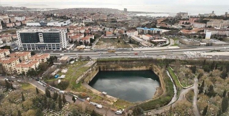 İstanbul'da su dolan inşaat temeli Google, Apple ve Yandex haritalarında göl olarak tanımlandı