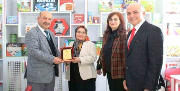 Kütahya’da hayırsever öğretmen İlkokula Akıl ve Zeka Oyunları Atölyesi yaptırdı