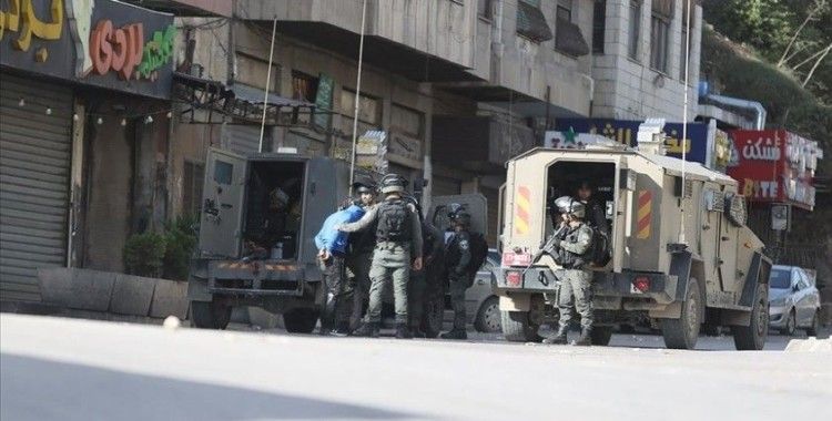 İsrail güçleri Batı Şeria'daki baskınlarda 1'i gazeteci çok sayıda Filistinliyi gözaltına aldı
