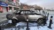 Avcılar'da yanan taksi park halindeki otomobile çarptı: İki araç alev topuna döndü