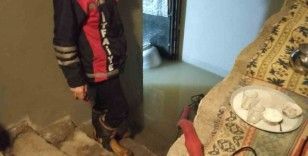 Van’da yoğun sağanak yağış su taşkınlarına neden oldu
