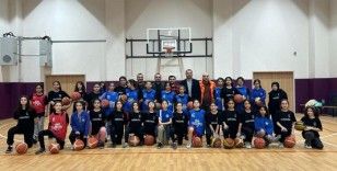 Düzce’de yetenekli ve gelişim vaat eden sporcu adaylarına basketbol eğitimi
