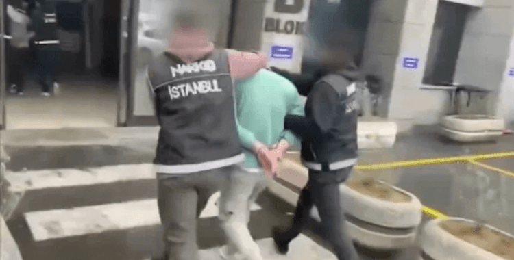 İstanbul'daki 'Narkoçelik-8' operasyonunda polisle kaçakçılar arasında çatışma çıktı