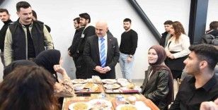 Düzce Üniversitesi öğrencileri için iftar programı düzenledi
