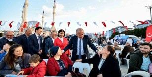 Denizli Büyükşehrin iftar sofrasında 10 bin kişi bir araya geldi
