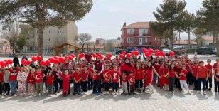 Hisarcık Cumhuriyet İlkokulunda “Otizme Kırmızı Işık Yak” etkinliği
