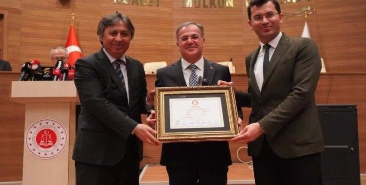 Mazbatasını alan Özdoğan; "Ayırmadan, ayrıştırmadan birlik içerisinde görevimize devam edeceğiz"