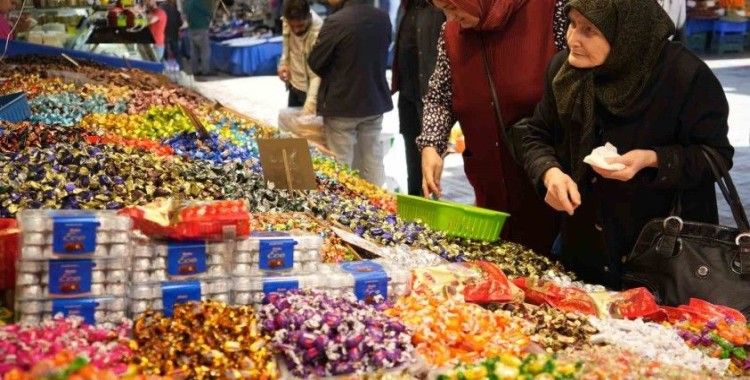 Bayram şekerleri tezgahlardaki yerini aldı
