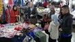 Kütahya’da kıyafet pazarı vatandaşların akınına uğruyor
