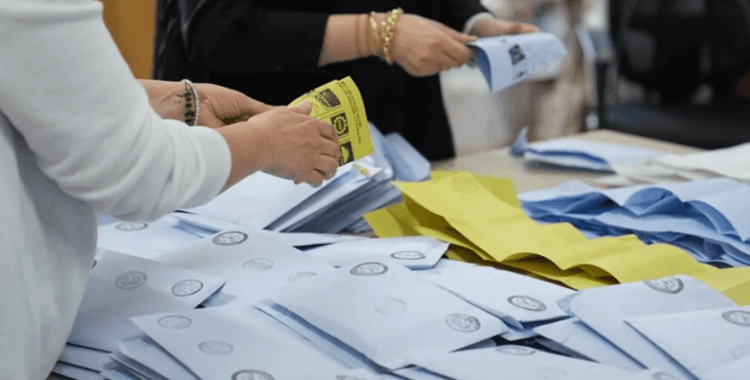 YSK, 4 ilçedeki 'oy pusulalarının yeniden sayımı' ve 'seçimin yenilenmesi' taleplerini reddetti