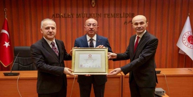 Başkan Kavuş mazbatasını aldı